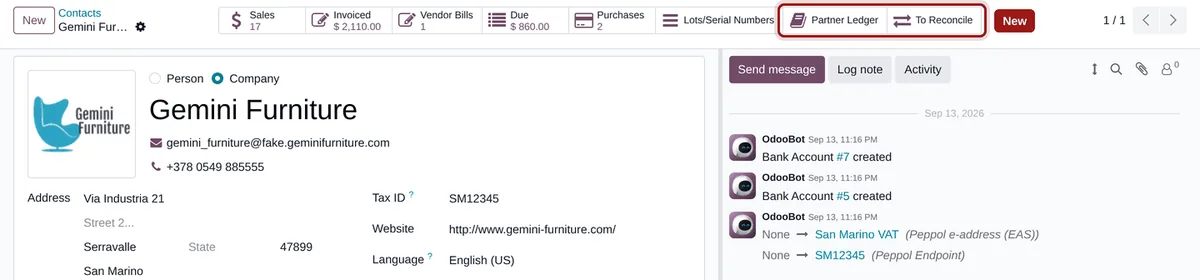 Fiche contact Odoo avec les boutons Grand livre partenaires et À lettrer parmi les boutons intelligents